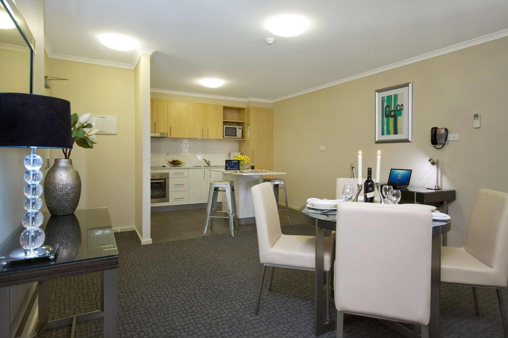 Pacific Suites Canberra Ngoại thất bức ảnh